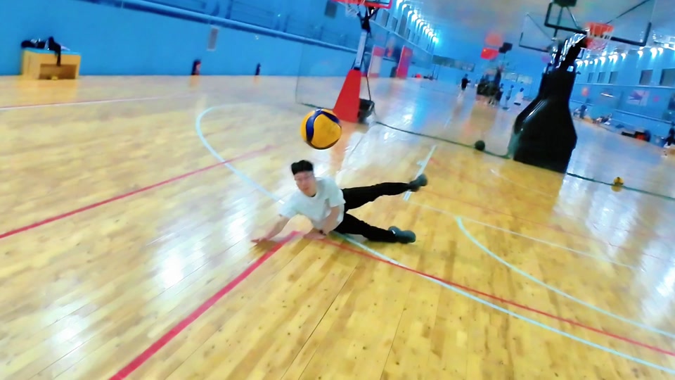 泰伦